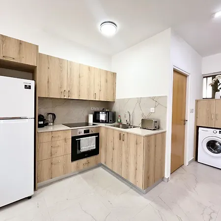 Finikoudes Nest 3 * Larnaca