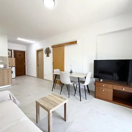 Finikoudes Nest 3 Apartment *