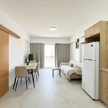 Finikoudes Nest 3 * Larnaca