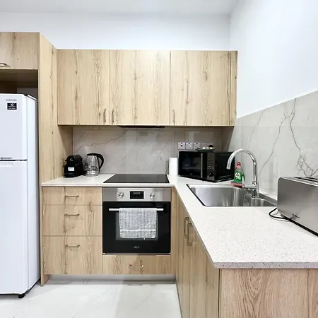 Finikoudes Nest 3 * Larnaca