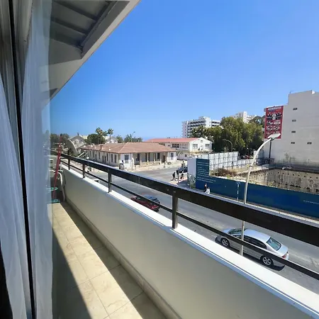 Finikoudes Nest 3 * Larnaca